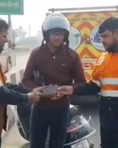 बिल्हौर: बिल्हौर हाईवे पर पेट्रोलिंग टीम को मिला एप्पल का फोन, यूजर को लौटाया गया