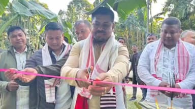 ডুমডুমা: ৩ নং ডিৰাক চুমনিত তিনিটা উন্নয়নমূলক প্ৰকল্পৰ নিৰ্মাণকাৰ্যৰ শুভাৰম্ভ কৰে বিধায়ক বলীন চেতিয়াই