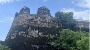 चरखारी: चरखारी किले पर स्थानीय लोगों का प्रवेश प्रतिबंधित, स्थानीय लोगों में आक्रोश बढ़ा