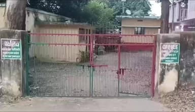 धरहरा: वन विभाग ने अवैध लकड़ियां की जब्त, मामले की जांच जारी