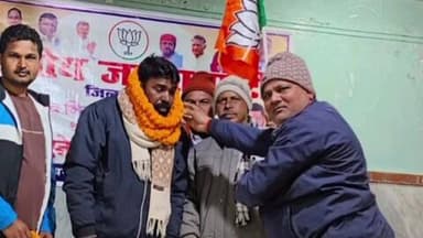 सरैयाहाट: सुबाष यादव बने भाजपा मंडल के नए अध्यक्ष, भाजपाइयों ने माला पहनाकर दी बधाई