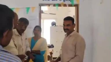 టెక్కలి: నౌపడ వీఆర్వో దుక్క జోగారావు తీరును ఖండించిన అధికార పార్టీ నాయకులు