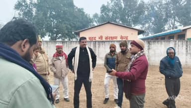 फरेंदा: मधुकरपुर महदेवा में तहसीलदार और खण्ड विकास अधिकारी ने किया गौ सदन का निरीक्षण