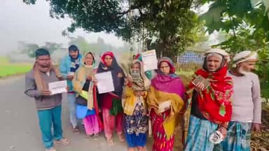 धमदाहा में हो रहे है राशन का घपला को ले कर ग़मीणओ एक हो कर प्रदर्शन क्या