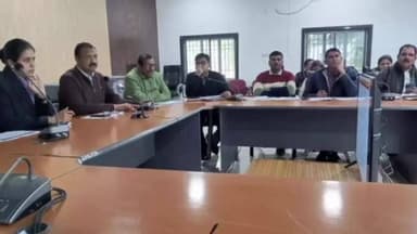 बड़वारा: बड़वारा जनपद सभा घर में जिला पंचायत सीईओ ने की समीक्षा बैठक, दिए ज़रूरी निर्देश