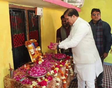 सारंगपुर: राज्य मंत्री गौतम टेटवाल आमगड़ा पहुंचे, भागवत कथा श्रवण की और दिवंगतों को श्रद्धांजलि दी