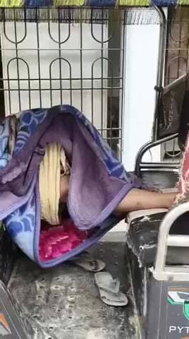 ताजपुर: चोरी मामले में थर्ड डिग्री टॉर्चर किए गए पीड़ित मनीष को लेकर परिजन पहुंचे एसपी कार्यालय