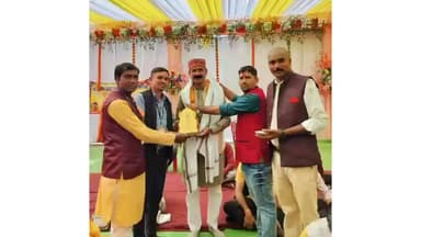 गुण्डरदेही: विधायक कुंवर सिंह निषाद ग्राम किलेपार (झोफरा) में आयोजित दो दिवसीय सस्वर मानसगान सम्मेलन में शामिल हुए