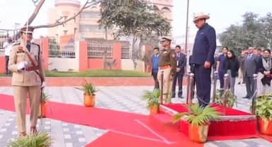 भारत के मुख्य न्यायाधीश श्री सूर्यकांत हांसी पहुंचे
कैबिनेट मंत्री रणबीर गंगवा और विधायक विनोद भ्याना ने किया स्वागत
...