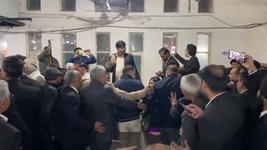 हिसार कोर्ट : सीजेआई जस्टिस सूर्यकांत अपने वकालत की शुरुआत करने वाले दिनों में लिटिगेट हाल (वकीलों के बैठने की सीट वाले ...