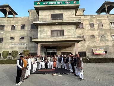 महंत योगी गोपालनाथ के नेतृत्व में ग्राम सुधार समिति ढंढेला की नई टीम बनी
नोहर जाट भवन नोहर में ग्राम सुधार समिति ढंढेला...