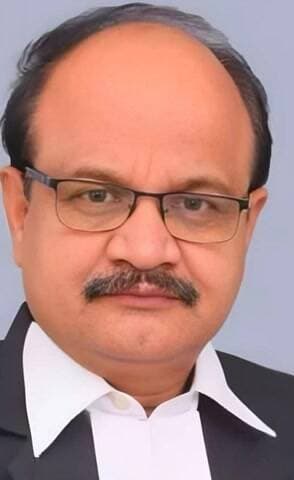 #हरदोई
बार काउंसिल हरदोई के वार्षिक चुनाव में अध्यक्ष पद पर जेपी त्रिवेदी ने जीत हासिल की ।