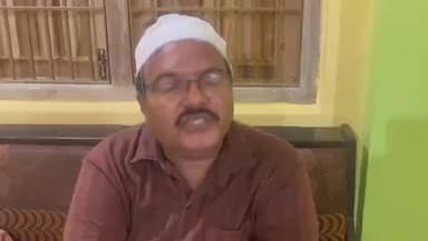 ହିଞ୍ଜିଳି: ହିଞ୍ଜିଳି କାଟୁ ଥାନା ଅନ୍ତର୍ଗତ ଖରିଡା ବାଲି ଘାଟ କୁ ଯାଇ ମାଡ଼ ଖାଇଥିବା ବେଳେ ଆଜି ନିଜ ବାସ ଭବନ ରେ ପ୍ରତିକ୍ରିୟା ରଖିଛନ୍ତି କଂଗ୍ରେସ ନେତା