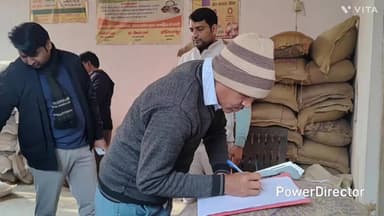 पटियाली: पटियाली के एसडीएम ने उस्मानपुर और अजीजपुर की राशन दुकानों की जांच की, कमियां मिलने पर नोटिस जारी करने के आदेश दिए