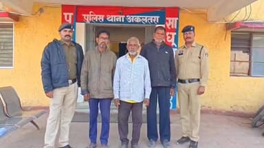 अकलतरा: अकलतरा पुलिस ने भूमि अधिग्रहण राशि के गबन के मामले में 3 साल से फरार 5 आरोपियों को किया गिरफ्तार