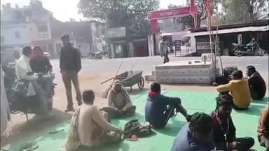 घुवारा: दो माह से वेतन नहीं मिलने पर घुवारा नगर परिषद के सफाईकर्मी हड़ताल पर