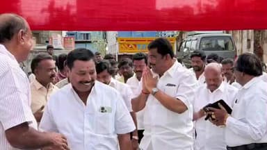 தேன்கனிகோட்டை: இராயக்கோட்டை தனியார் மண்டபத்தில் கெலமங்கலம் கிழக்கு ஒன்றிய நிர்வாகிகளுக்கு பொங்கல் பரிசு தொகுப்பை வழங்கிய எம்எல்ஏ