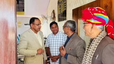 बायतु: बाड़मेर सांसद ने साजियाली बायतु में राजकीय उच्च माध्यमिक विद्यालय का किया औचक निरीक्षण