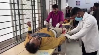 खातेगांव: इंदौर-बैतूल हाईवे 47 बरबाई जोड़ के पास हादसा, सभी घायल खातेगांव के सरकारी अस्पताल में भर्ती