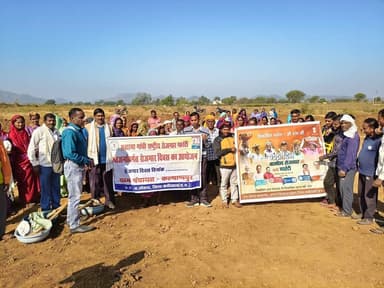 रोजगार सह आवास दिवस में ग्रामीणों से सीधा संवाद, क्यूआर कोड, युक्तधारा पोर्टल, आजीविका डबरी एवं आवास योजनाओं की मिली विस...