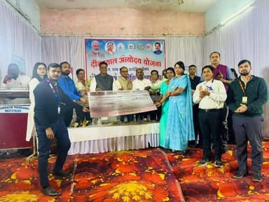 विकासखंड पामगढ़ में आजीविका ऋण मेला व रोजगार मेले का हुआ आयोजन
मेले में 8 करोड़ 83 लाख से अधिक रुपये की ऋण राशि स्वीकृत
...