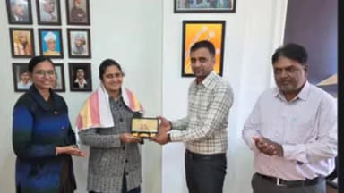 સાણંદ: શિક્ષિકા હિતાર્થીબેન કોટડીયાને ઓર્ગેનિક કેમિસ્ટ્રીમાં ગોલ્ડ મેડલ મળ્યો: સાણંદની શેઠ સી.કે. હાઈસ્કૂલ દ્વારા સન્માન કરાયું