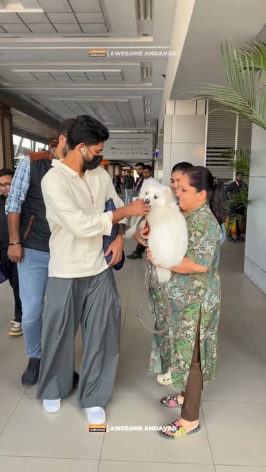 The man with the swag is here! 🔥 Shreyas Iyer spotted at Ahmedabad Airport. Welcome to the city of heritage! 🏏
#shreyas...
