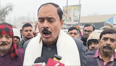 #शाहजहांपुर में #रेलवे के द्वारा #अतिक्रमण बताते हुए #ध्वस्त की गई #दुकानों की #कार्यवाही को #सपा_जिलाध्यक्ष_ने बताया #म...