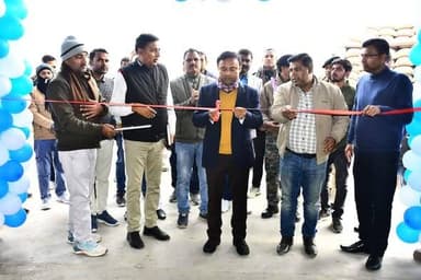 भागलपुर, 09 जनवरी 2026 : बाजार समिति, बागवाड़ी में जिलाधिकारी डॉ नवल किशोर चौधरी के कर कमलों से फीता काट कर एसएफसी को सी...