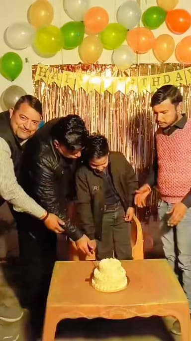 जसवंतनगर। विधायक प्रतिनिधि ठा.अजेंद्र सिंह गौर ने जसवंतनगर क्षेत्र के ग्राम सिरहौल पहुँचकर आशुतोष त्रिपाठी के पुत्र श्रे...