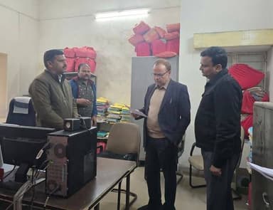 संभागीय आयुक्त ने किया कलेक्ट्रेट कार्यालय व जिला परिषद का निरीक्षण
बूंदी, 9 जनवरी। संभागीय आयुक्त अनिल कुमार अग्रवाल न...