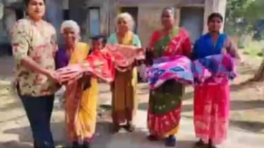 मुसाबनी: मुसाबनी में झामुमो महिला मोर्चा ने कंबल वितरित किए, 60 गरीबों को मिली राहत