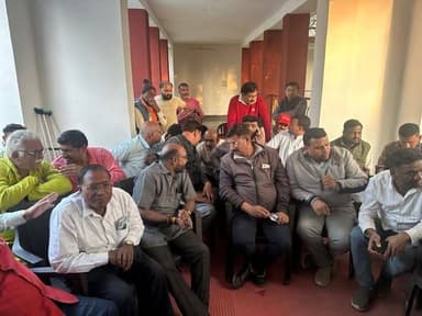 रेस्ट हाउस में हुई बैठक लोरमी में सड़क निर्माण को लेकर व्यापारियों,जनप्रतिनिधियों एवं अधिकरियों के बीच
लोरमी से बड़ी खब...