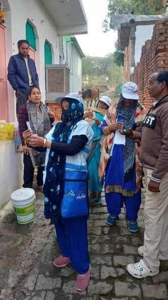 अमृत मित्रों ने घर-घर जाकर जल की गुणवत्ता का परीक्षण किया, लोगों को जागरूक किया
--
कलेक्टर श्रीमती जमुना भिडे के निर्द...