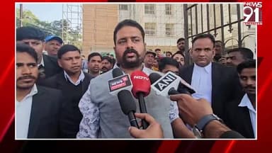 कोर्ट परिसर में बंदर ने मचाया आंतक, कई वकिलों पर किया हमला, कडी मशक्कत के बाद वाइल्ड लाइफ टीम ने किया रेस्क्यू
#NewsUpd...