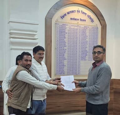 बालेसर के देव नगर ग्राम पंचायत के ग्रामीणों ने नवीन राजस्व गांवों के गठन के विरोध में जिला कलेक्टर गौरव अग्रवाल को सौंपा...