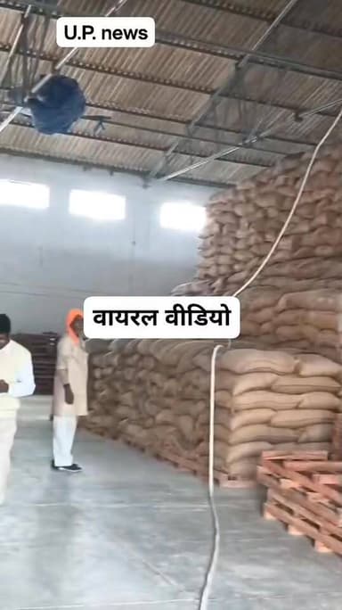 🟥 ब्रेकिंग न्यूज़: बलरामपुर में राशन गेहूं विवाद
गोदाम में बोरे भिगोकर वजन बढ़ाने का 9 सेकेंड का वीडियो वायरल, प्रशासन ...
