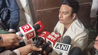 मेरठ--कपसाड गांव में दलित बेटी के अपहरण और उसकी मां की हत्या के मामले में आखिरकार शव का अंतिम संस्कार किया गया, भारी पुल...