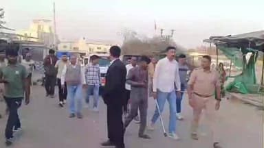 ચોટીલા: ચોટીલા દબાણકર્તાઓને સ્વૈચ્છિક રીતે દબાણ હટાવવા સૂચના અપાઈ, યાત્રાળુઓની સુવિધા માટે તંત્ર દ્વારા કડક કાર્યવાહી