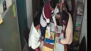 मेसकौर: सीसीटीवी की निगरानी में पूर्व मुखिया की 'गुप्त एंट्री', अंचल कार्यालय से दस्तावेज उड़ाए, अब थाने की दहलीज पर पहुंचे