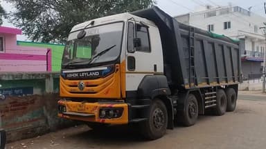 வேடசந்தூர்: லட்சுமணன்பட்டி அருகே அனுமதி இன்றி மண் ஏற்றி வந்த லாரி பறிமுதல்