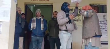 डुमरी कटसरी: डीएम के निर्देश पर डुमरी कटसरी प्रखंड क्षेत्र में बीडीओ ने ई-केवाईसी किसान कार्य का जायजा लिया