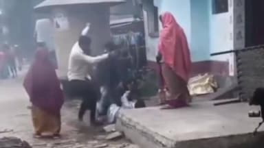 तमकुही राज: भानपुर में पुराने विवाद ने लिया हिंसक रूप, दो पक्षों में जमकर मारपीट, कई घायल, वीडियो हुआ वायरल