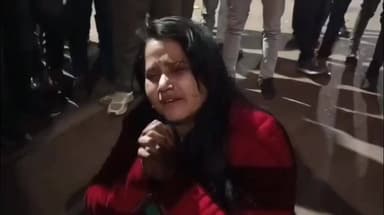 निवाड़ी: पृथ्वीपुर में प्रेमी के लिए प्रेमिका का हाई वोल्टेज ड्रामा, पुलिस की समझाइश के बाद मामला शांत, वीडियो वायरल