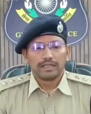 જસદણ: વિછીયાનાઓરી ગામે ફાયરિંગ મામલે પોલીસે પાંચ આરોપીઓની ધરપકડ કરી, ત્રણ ફરાર આરોપીઓની પણ ટૂંક સમયમાં અટકાયત કરાશે