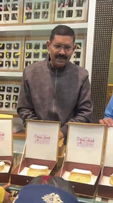 प्रिया ज्वेलर्स का वीडियो
कोल्हुई बाजार महराजगंज उत्तर प्रदेश
शुद्ध सोने की पहचान के नाम से जाना जाता है &शुद्ध सोना