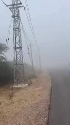 ओसियां: आऊ से भोजासर जाने वाले सड़क मार्ग पर वाहन चालकों को सड़क किनारे लगे विद्युत पोलों से दुर्घटना का खतरा बना हुआ है