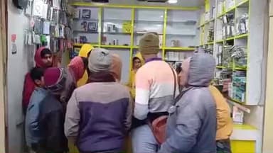 मशरक: दुर्गा चौक पर मोबाइल स्टोर में चोरी, पुलिस जांच में जुटी