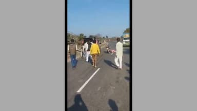 पुनासा: सनावद-पुनासा हाईवे पर दो राखड़ से भरे डंपरों की वजह से हुई दुर्घटना, समय पर इलाज मिलने से दो की जान बची