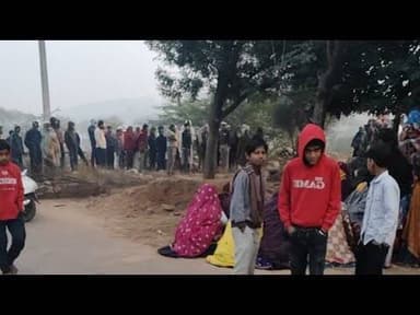 सपोटरा इलाके में संदिग्ध अवस्था पेड़ से लटका मिला व्यक्ति देखे घटना स्थल से लाइव